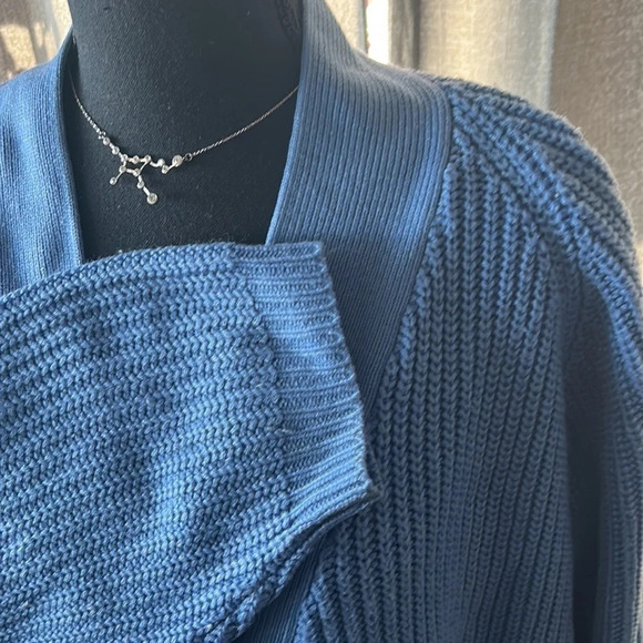 Blue Roamans Sweater - Picture 3 of 4